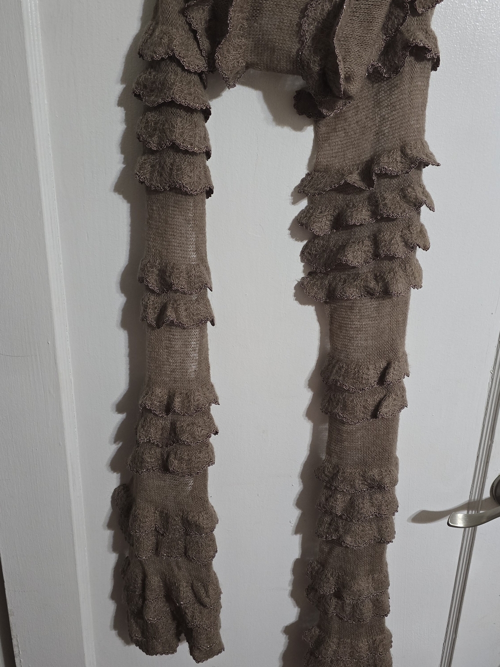 Scarf Women’s Brown Ruffled. - Picture 3 of 4